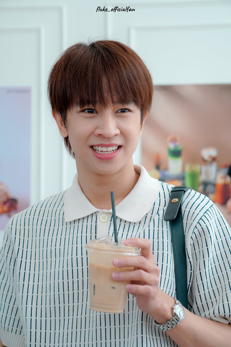 กาแฟเราก็ชอบ แต่ชอบคนที่ถือแก้วกาแฟมากกว่า 😉😘☕

#เจ้าแก้มก้อน
#fluke_natouch
