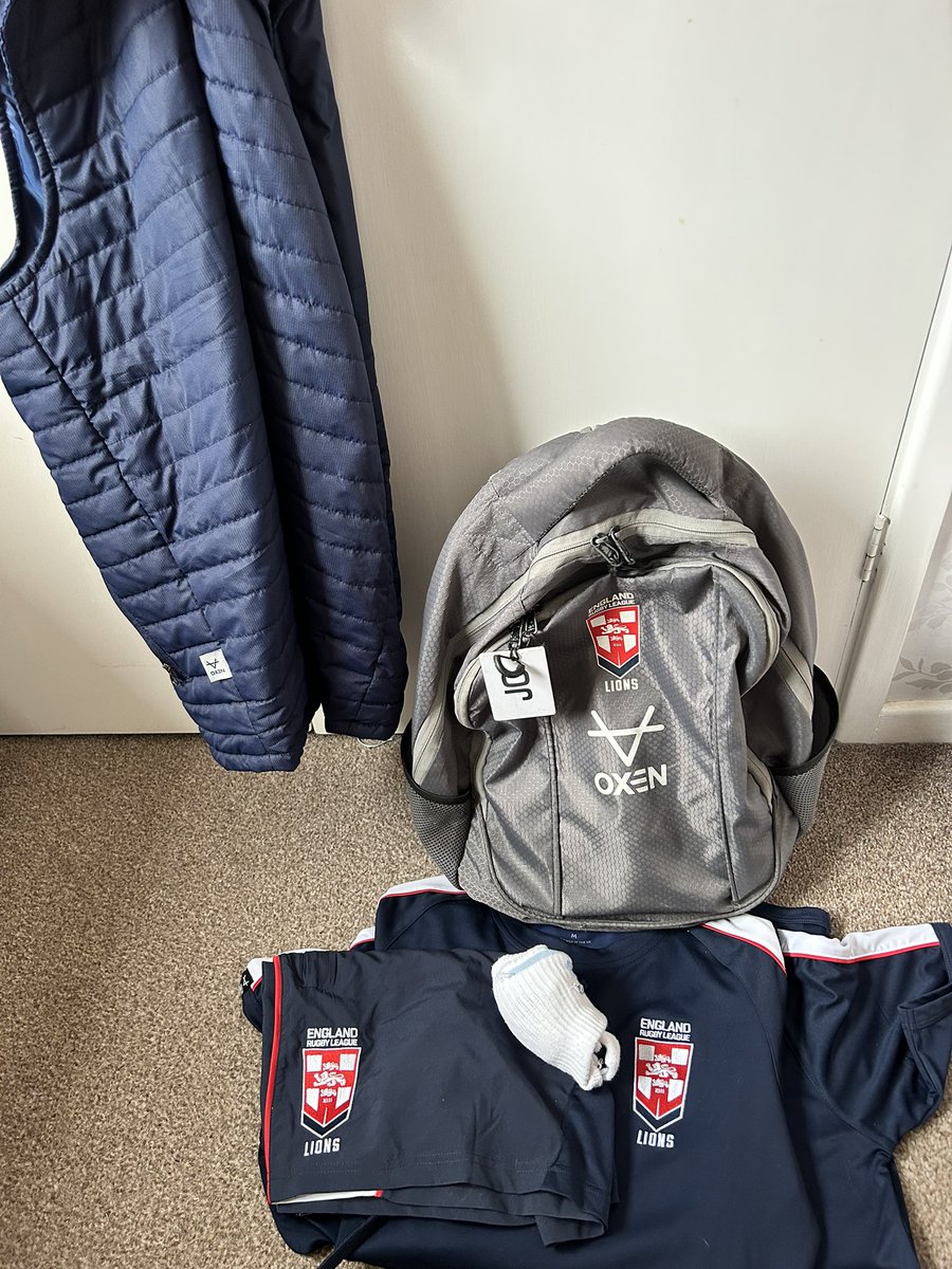 J_Coates95's tweet photo. Clothes lined up like my first day back at school🏫😂

Really excited to get back into it with the England Community Lions Women today for our first selection session ahead of this year’s block of fixtures. 🏴󠁧󠁢󠁥󠁮󠁧󠁿🏉 https://t.co/D2GsmPhhY7