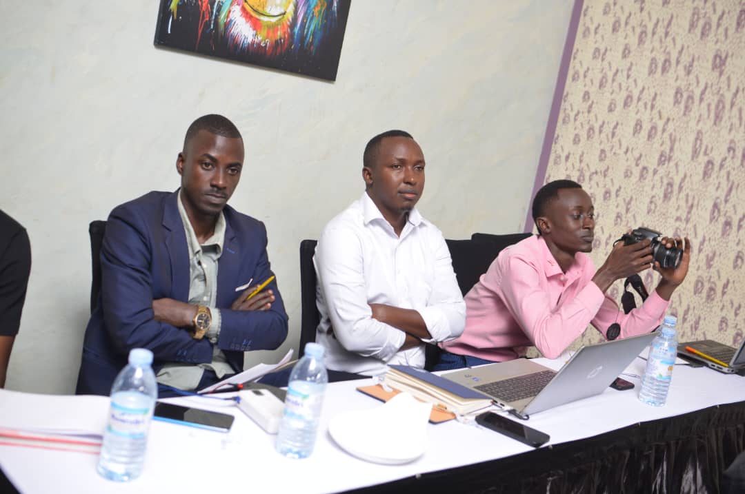 ByaruhangaTwaha's tweet image. This was a very heated and tense  discussion as youths under the #GoldenPosts initiative were trying to find out who they are "Self awareness". We learnt two concepts nature and nurture and there power  in shaping  our personality (who we are!!). #4Discmodel #selfwareness