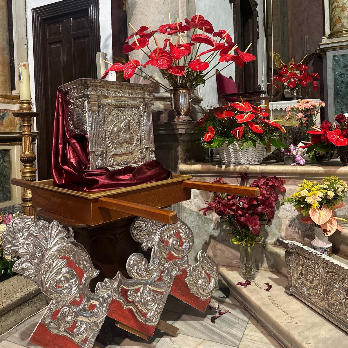 🟡 Subida del trono
#BAJADADELAVIRGEN2025
Sábado, 2 de agosto

🔸09:30 h. Iglesia Matriz de El Salvador, plaza de España, calles  A. Pérez de Brito,  A. Rodríguez López, Avda de Las Nieves y Manuel González Méndez, c/ Leocricia Pestana, barranco Las Nieves hasta Santuario