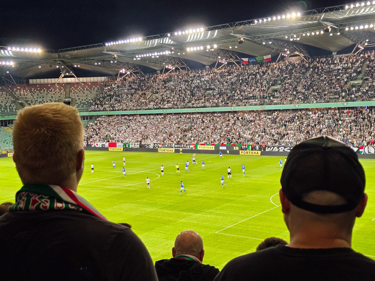 31.7.2025
Legia Warszawa 2-1(3-2) FC Banik Ostrava
UEL🇪🇺🏆⚽️ #LEGFCB

Legia ultras returned from boycott against club management but Żyleta remained closed because UEFA ban. Banik was impressive on stands with support from GKS Katowice which spiced things up.