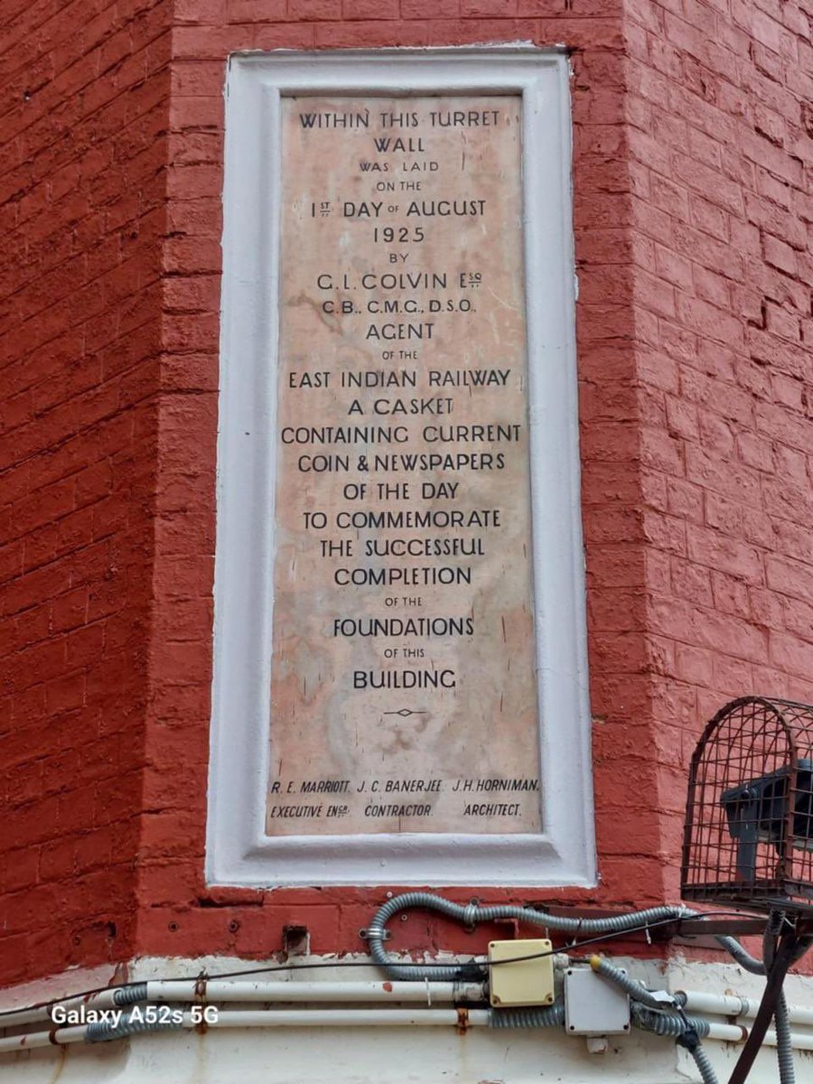 NeerajSinghSays's tweet image. देश के सबसे खूबसूरत रेलवे स्टेशनों में से एक, चारबाग रेलवे स्टेशन वास्तुकला और स्थापत्य कला के साथ-साथ तकनीक का बहुत अच्छा उदाहरण है क्योंकि स्टेशन से ट्रेनों की आवाज न बाहर जाती है, न बाहर से ज्यादा आवाजें अंदर आती हैं। माननीय मुख्यमंत्री श्री योगी आदित्यनाथ जी ने चारबाग रेलवे…