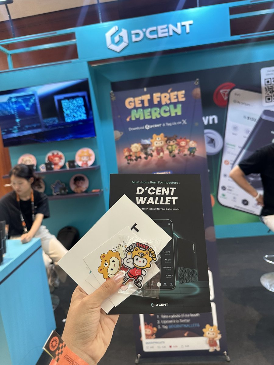 mietran0407's tweet image. So many awesome merch, so little time!!! 🥳

#GMVietnam2025 #cardano #dcent #manta #aptos