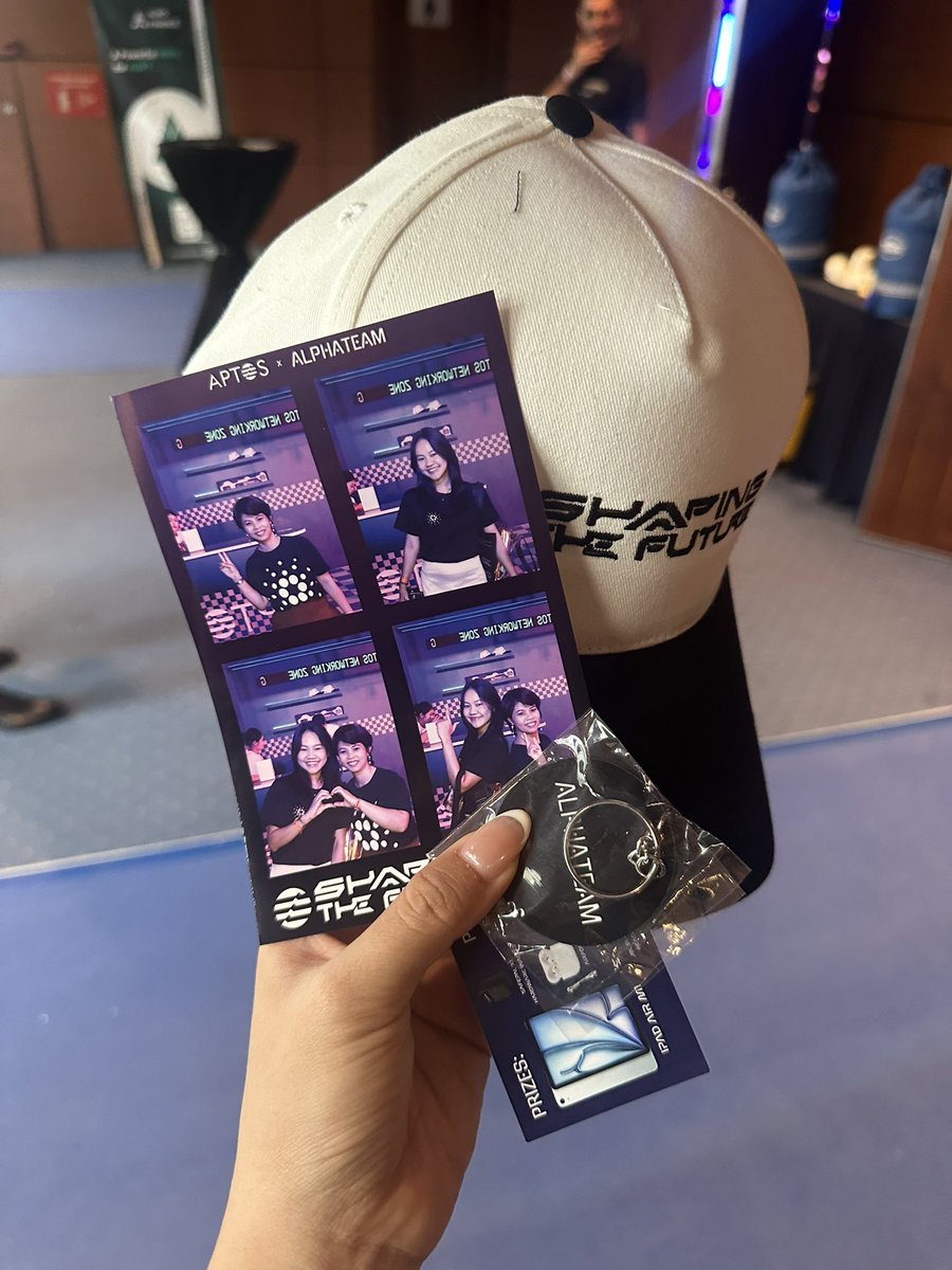 mietran0407's tweet image. So many awesome merch, so little time!!! 🥳

#GMVietnam2025 #cardano #dcent #manta #aptos