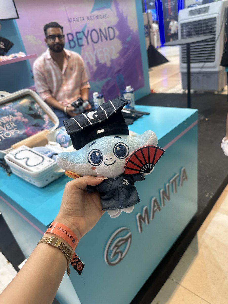 mietran0407's tweet image. So many awesome merch, so little time!!! 🥳

#GMVietnam2025 #cardano #dcent #manta #aptos
