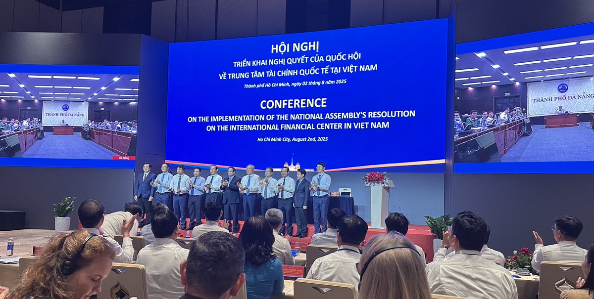 Midercole's tweet photo. Conference on the Implementation of Parliament’s Resolution of the International Financial Center in Ho Chi Minh City and Da Nang, hosted by Prime Minister Pham Minh Chinh, at the Thiskyhall Sala, Ho Chi Minh City @IchamV https://t.co/jEcpoTbuMM