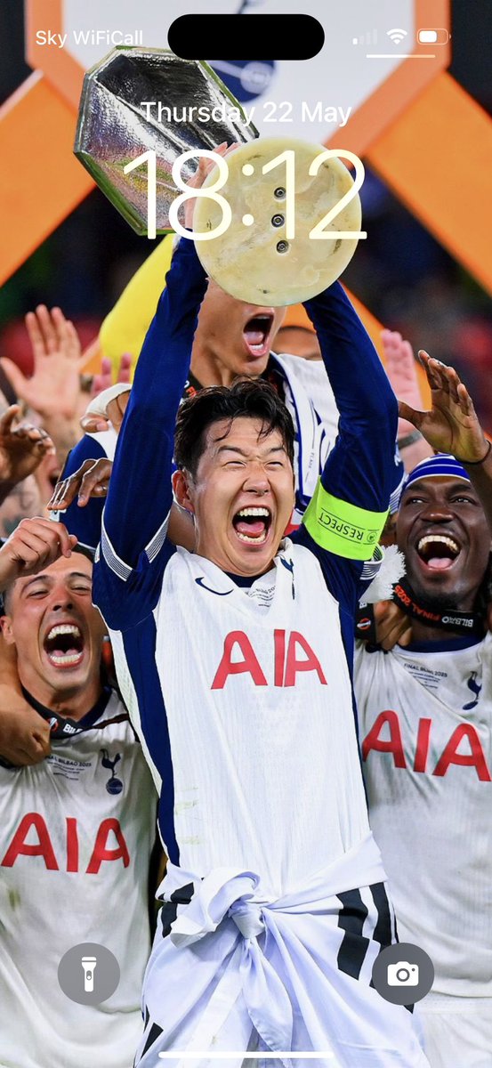 JBruce72's tweet photo. Good luck you legend.

#thankyousonny #coys #thfc https://t.co/tBFYHkltnx