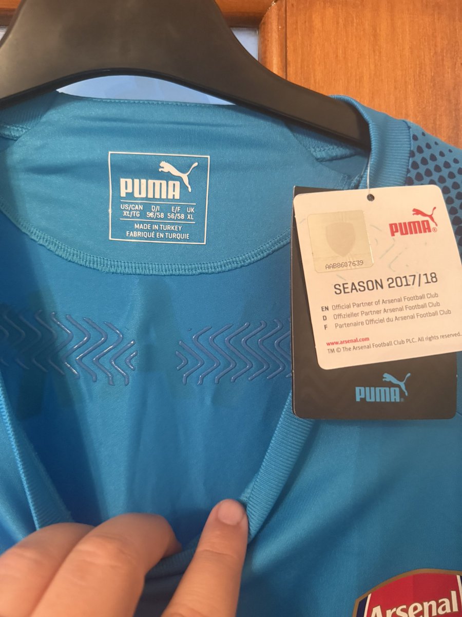 Good morning! First one of the day! Early bird catches the worm and all that…. Kitroom 2017/18 away shirt - XL, BNWt, £125 plus postage/shipping.