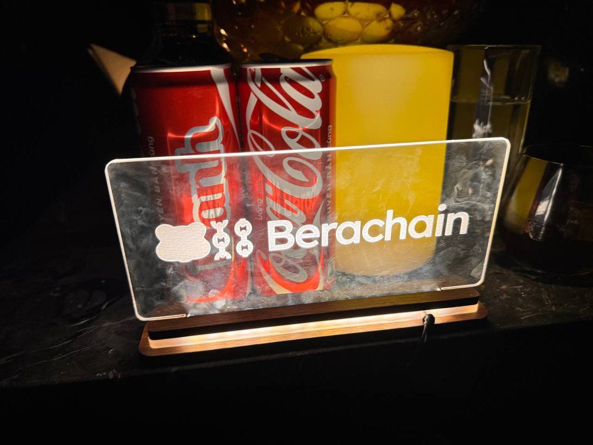 BatoshiBTC's tweet photo. Batoshi at GM Vietnam 🇻🇳
Connected with good friends from @TTT_INSIGHTS, the largest Berachain validator community in Vietnam, building stronger bridges for #beraBTC and #BTCFi adoption.
The energy here is real! 🔥
#Berachain #Batoshi #GMVietnam https://t.co/hGsS217elw