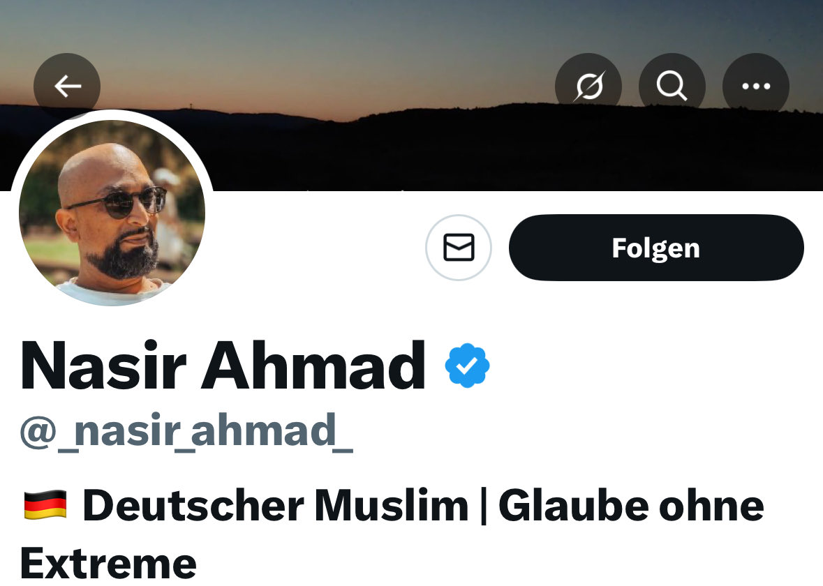 <a href="/Tweetenti/">Hannah H.</a> 🤔

Könnte es sein, dass dieser Mensch👇 ihr Bruder ist?  
Sie beide verbindet eine krankhafte Obsession, einem unbescholtenen Mitbürger der viel für die Gesellschaft leistet, umgangssprachlich ‘auf die Eier zu gehen’. Für Außenstehende wie uns wirkt das Ganze bereits leicht
