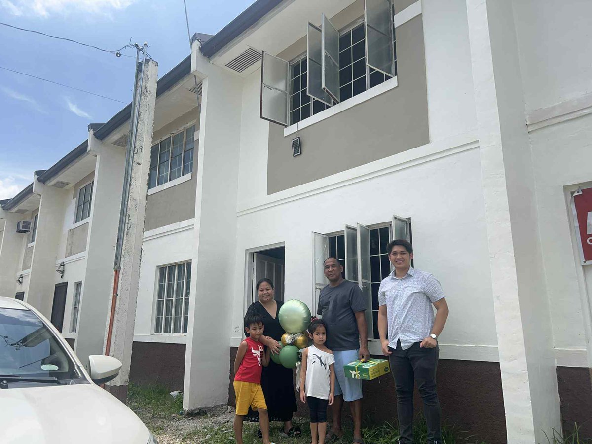 MikkoHomestate's tweet photo. 🏡🎉 Congratulations Mr. and Mrs. E! 🎉🏡

Welcome to your new home at Brentwood Residences, Brgy. Dolores, Capas, Tarlac!
Today marks not just the turnover of keys—but the beginning of a brand new chapter filled with memories, dreams, and milestones. 💕🔑
 #BrentwoodResidences https://t.co/xRJ21diynm