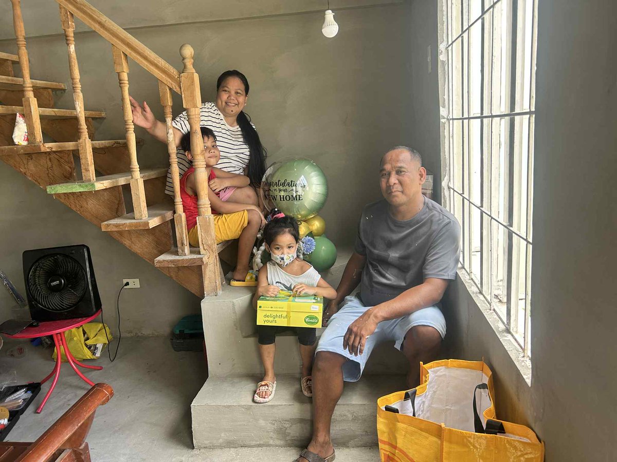 MikkoHomestate's tweet photo. 🏡🎉 Congratulations Mr. and Mrs. E! 🎉🏡

Welcome to your new home at Brentwood Residences, Brgy. Dolores, Capas, Tarlac!
Today marks not just the turnover of keys—but the beginning of a brand new chapter filled with memories, dreams, and milestones. 💕🔑
 #BrentwoodResidences https://t.co/xRJ21diynm