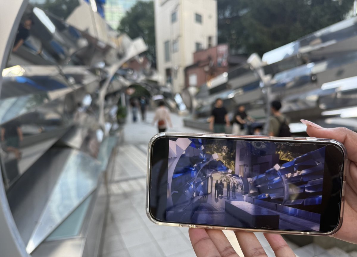 there were gay people here… i knew it..