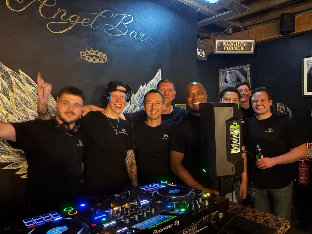 charlesbaker73's tweet photo. Great night with the @ruffhouseradio crew at @angelbarcaversham for ⁦@FranzSiren⁩ https://t.co/75aZ0KufvD