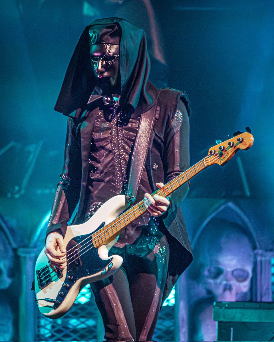 i love his thighs - i mean eyes