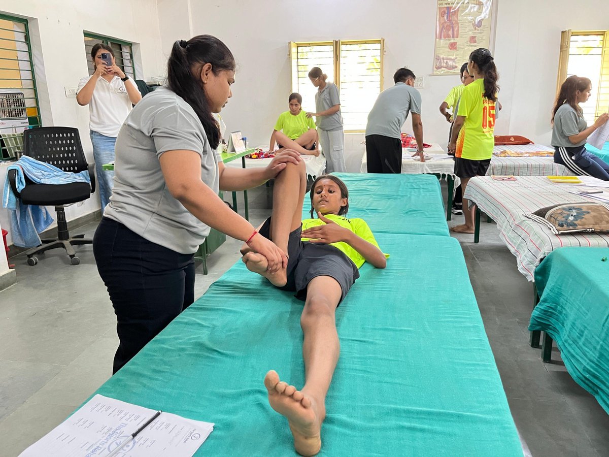 Sports are vital to holistic education, yet rural girls often miss out. At Pardada Pardadi, 1,000+ girls play daily, 800+ compete beyond school.
We hosted a physiotherapy camp with The Sports Rehab Center to support their fitness &amp; future. 💛 #GirlsInSports #PardadaPardadi