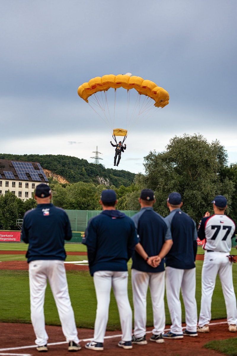 baseballczech_'s tweet image. This Friday night 🪂 had it all – and most importantly brought the second Czech W of this year’s #GermanSeries. 🇨🇿🇩🇪

Game 3 |  14:00 |  Legionäre TV

#baseballczech #nationalteam 📸 Tomáš Icík