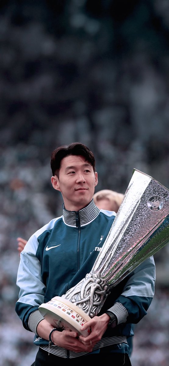 Decided to sign a contract extension when everyone decided to leave, to fulfil his dream of leading us to glory.

The biggest Spurs legend of my lifetime.

🇰🇷🏆