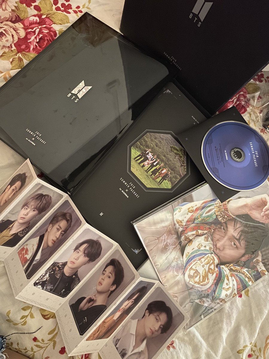 _ellyscart's tweet photo. WTS LFB IC QS PH

💐 BTS SUMMER PACKAGE IN KOREA 2019 (no drawing diary, no fan)
💐 ₱600 
💐 7/10 condi x sensi (flaws=comment section)

dm or comment to claim 🩷

bts bangtan merch cds collection official weverse rm jin suga jhope jimin v jk https://t.co/25qMZ5Qf9K