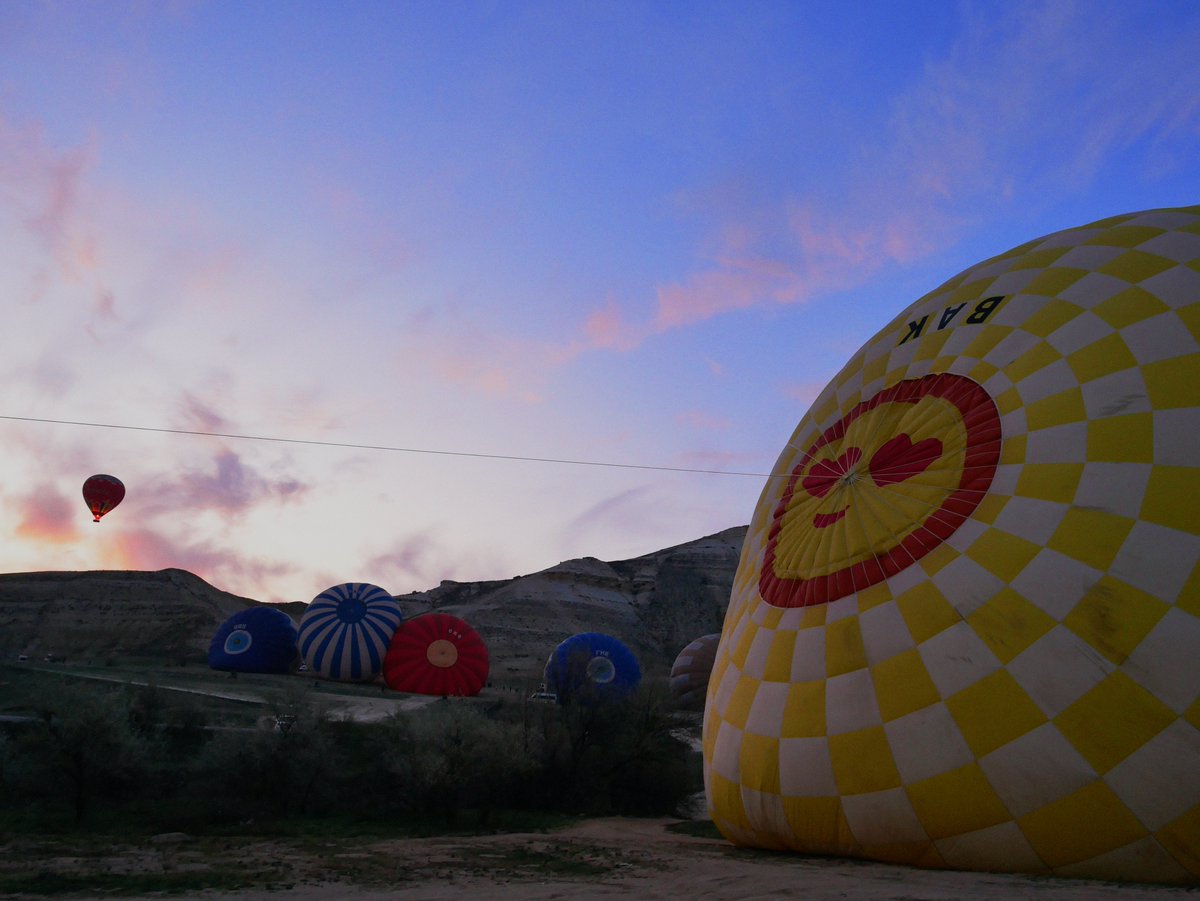 The nostalgic life of a hot air balloon in love - Turkey