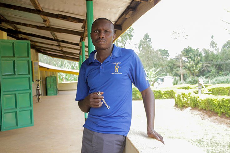 ‘40% meer leerlingen sinds de steun van Gered Gereedschap!’ Sebastian Shikuyu, leraar en hoofd afdeling Autotechniek St. Theresa

Lees zijn motiverende verhaal: geredgereedschap.nl/onze-resultate… … 

#vocationaltraining #work4youth