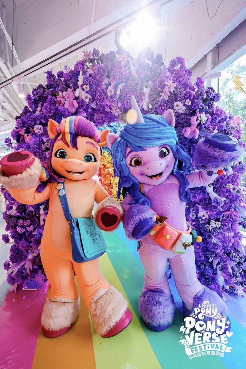 EquestriaDaily's tweet photo. China continues their massive pony explosion kinda like ours back in the middle of the 2010's! They are running a big event for the next month. Go check out a gallery: 

https://t.co/MYg3shUA3j https://t.co/bwNRhLCUHG