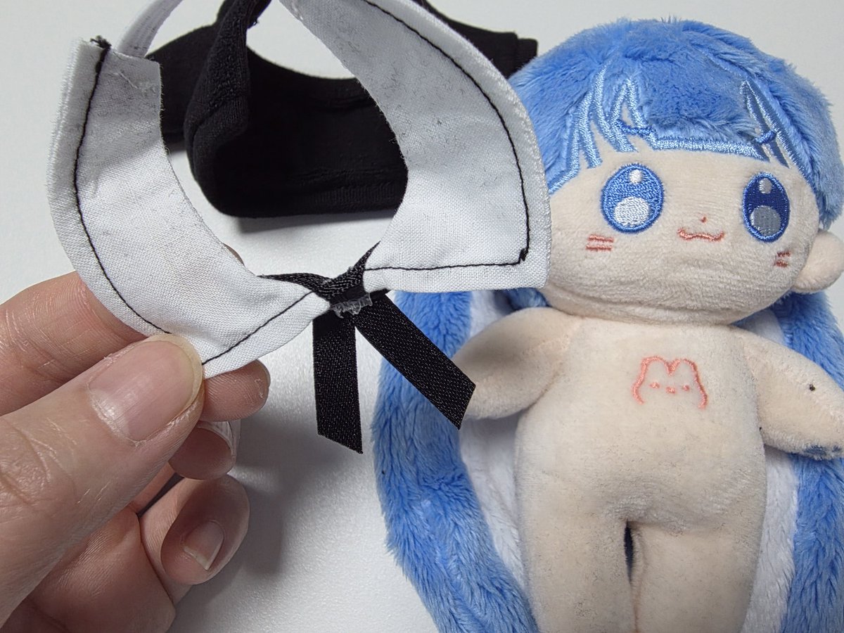 색고민하다가 다품절..
어쩔수없이 아쉬운데로 검정색을 택했었는데..
한번 빨고입혀야하나ㅠ
역시 검정색은.. 이쁘긴한데 장시간 입힐수가없어ㅠㅋ
색이또렷해서 아무색의 포리에게 잘어울릴듯🥰
돌돌이 필수