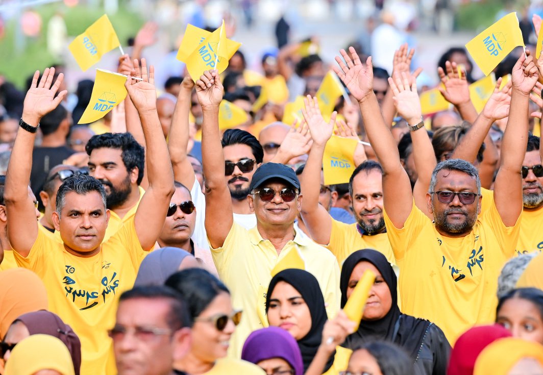 ”އެމްޑީޕީ މިހާރު އޮތީ އާ ރޫހެއްގައި، ސަރުކާރުގެ ސިޔާސަތުތަކާއި ގުޅިގެން ދިމާވާ ގިނަ މައްސަލަތަކެއް އެބަހުރި. މިކަންކަމުން ސަލާމަތްވެވޭނީ އެންމެން އެކުގައި މަސައްކަތްކޮށްގެން“ - ރައީސް <a href="/ibusolih/">Ibrahim Mohamed Solih</a> 
raajje.mv/168742