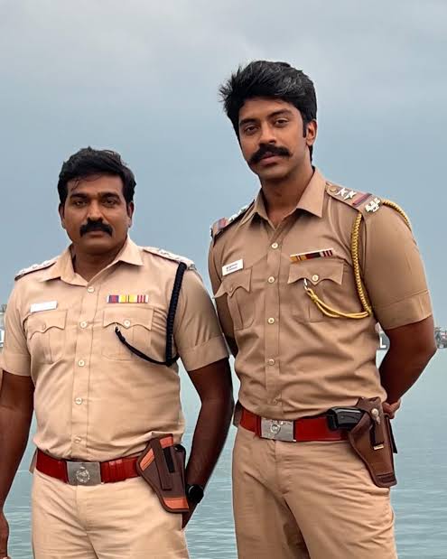 rameshlaus's tweet photo. Did you know? 🤯 Rohan, who played #VijaySethupathi’s brother in #ThalaivanThalaivii, is actually his real-life manager!

With VJS supporting him from the beginning, Rohan’s journey from behind the scenes to on-screen is nothing short of inspiring 🎬💫 https://t.co/mjFhWZ2keT