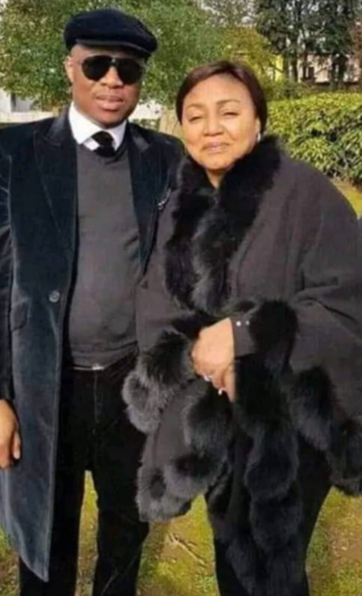 Le défi tient TOUJOURS: "Wapi photo?" Obala quand? Qui a bouffé ta dot? La fausse première dame azui clé boa. Kiekiekie, wapi photo nde makambo. #FemmedeNuit. Vieux Jossart ozalaki? #LongolaDéfiTondima.