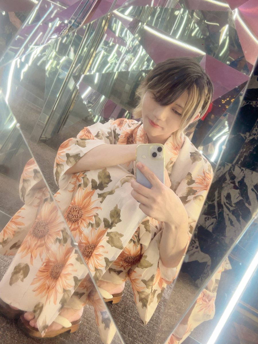 今月も頑張ろー！
8月はみんなの熱で熱くなろー！
今月も待ってます！
ライブも沢山する予定！