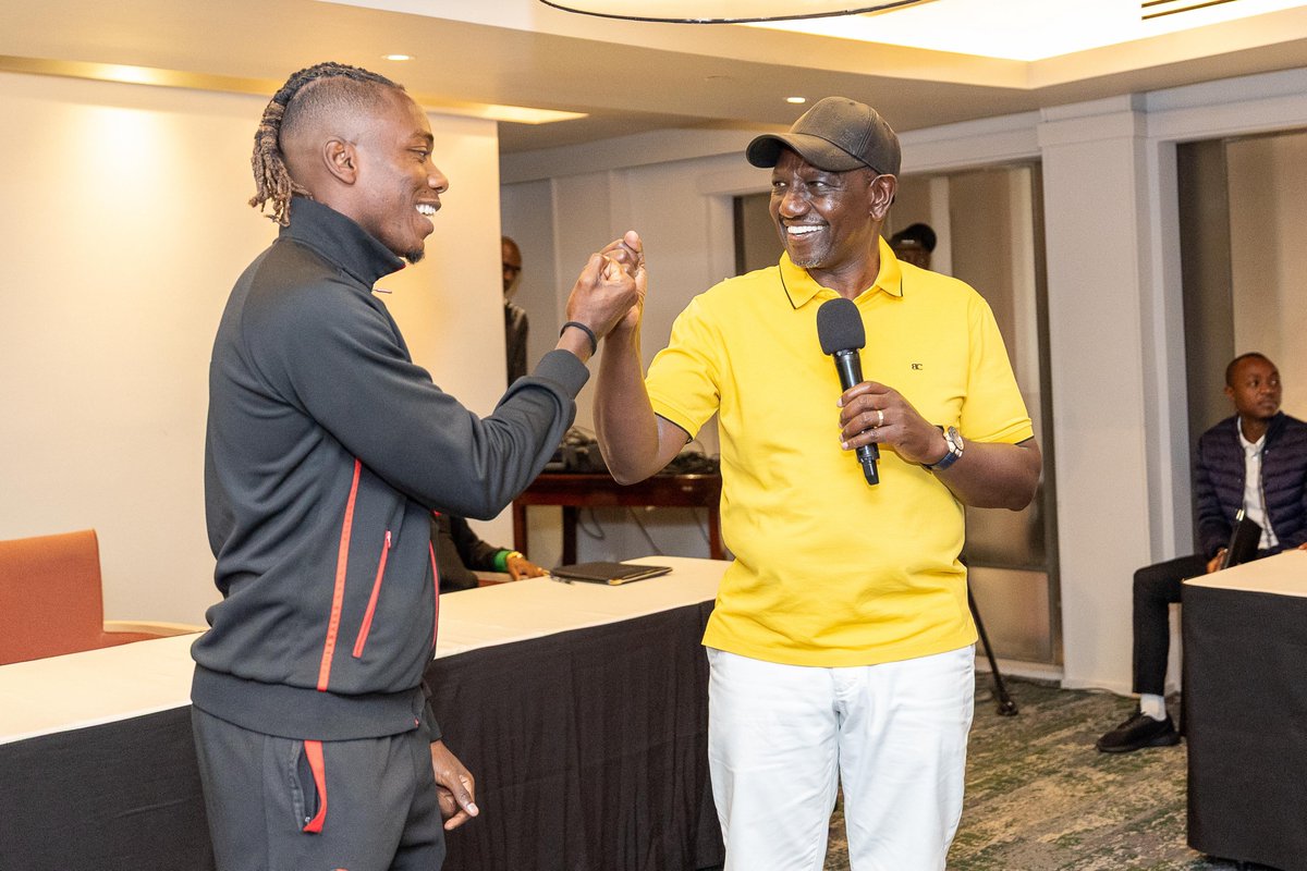 PeopleDailyKe's tweet photo. IN PICTURES:President William Ruto during a breakfast meeting with Harambee stars ahead of the CHAN 2024.
#PDNews #PDWikendi #PDSports https://t.co/CBlChyGMXG