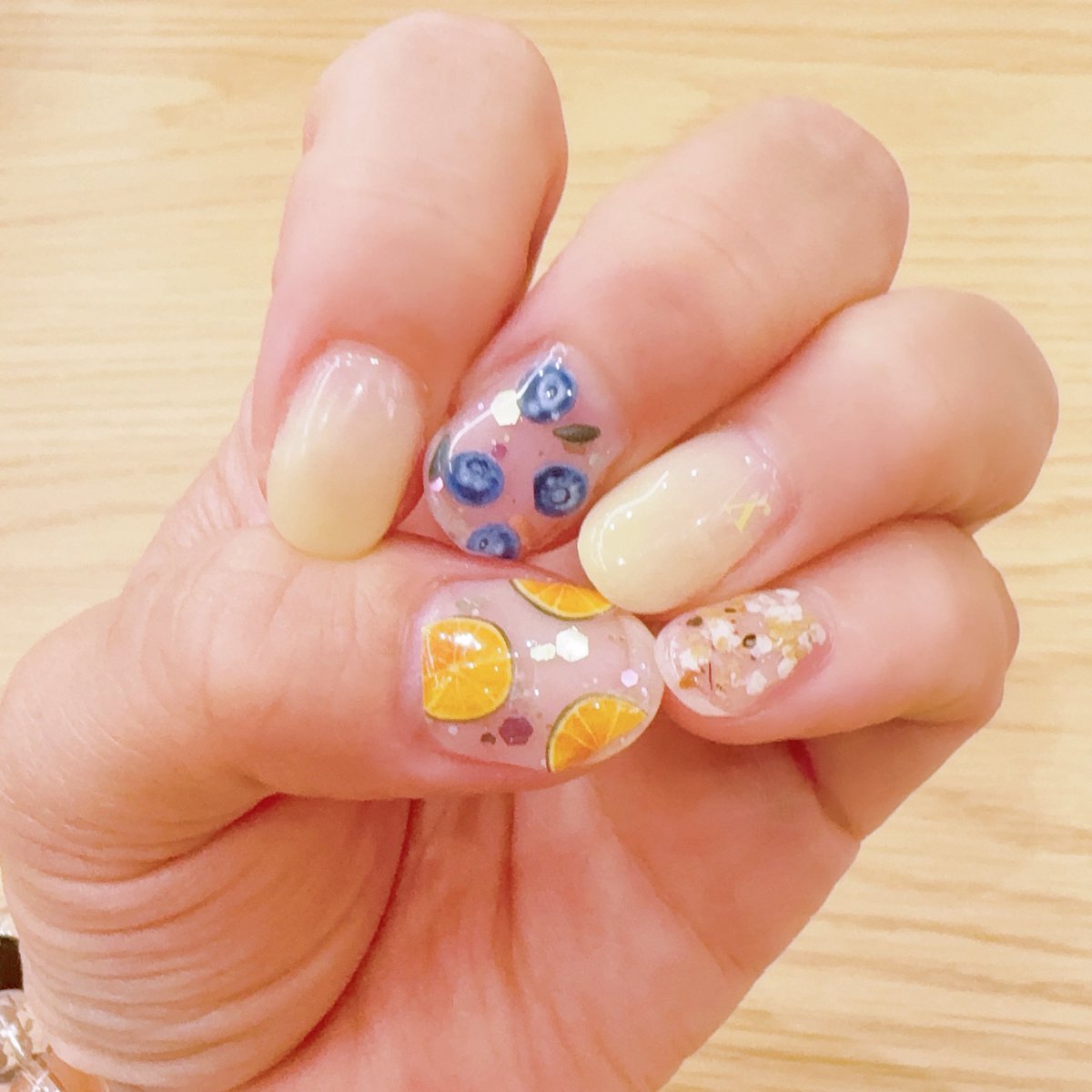 yuka_jjuni's tweet photo. #夏ネイル
#フルーツネイル
#🍊
#🫐
#イエロー
夏らしい可愛いネイル💅
暑い日を涼しく過ごせそう❤️ https://t.co/LYElMU2OFQ