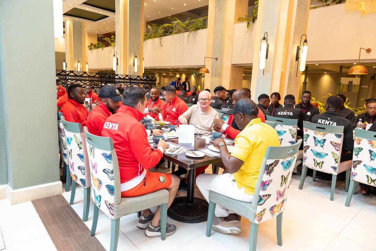 PeopleDailyKe's tweet photo. IN PICTURES:President William Ruto during a breakfast meeting with Harambee stars ahead of the CHAN 2024.
#PDNews #PDWikendi #PDSports https://t.co/CBlChyGMXG