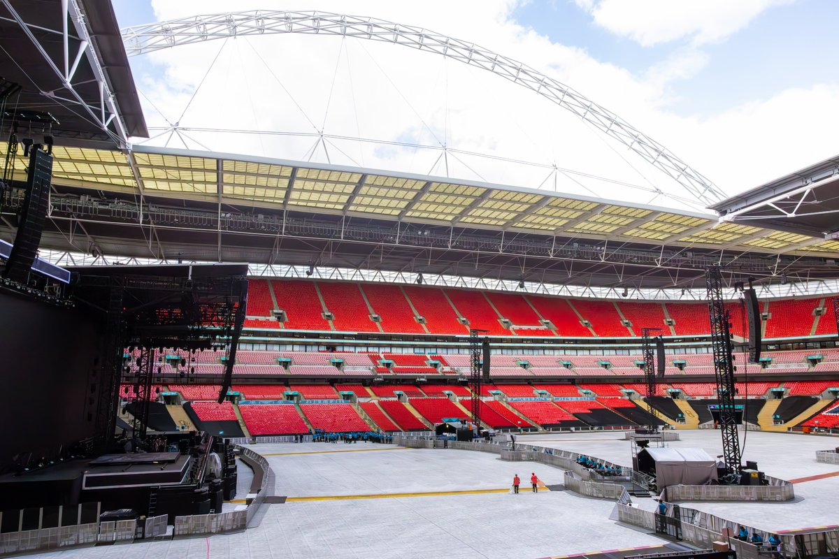 We'll meet you here at 6pm 🕕 <a href="/wembleystadium/">Wembley Stadium</a> 

📸<a href="/thejoeeley/">Joseph</a> #OasisLive25