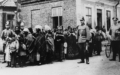 Carole Delga (@caroledelga) on Twitter photo À l’occasion de la Journée européenne de commémoration de l’Holocauste des Roms, je tiens à rendre hommage aux 500.000 exterminés ou internés en <a href="/Occitanie/">Région Occitanie</a> parce que Roms.
La transmission de cette mémoire par l’éducation est essentielle pour renforcer l’engagement citoyen.
Le À l’occasion de la Journée européenne de commémoration de l’Holocauste des Roms, je tiens à rendre hommage aux 500.000 exterminés ou internés en <a href="/Occitanie/">Région Occitanie</a> parce que Roms.
La transmission de cette mémoire par l’éducation est essentielle pour renforcer l’engagement citoyen.
Le