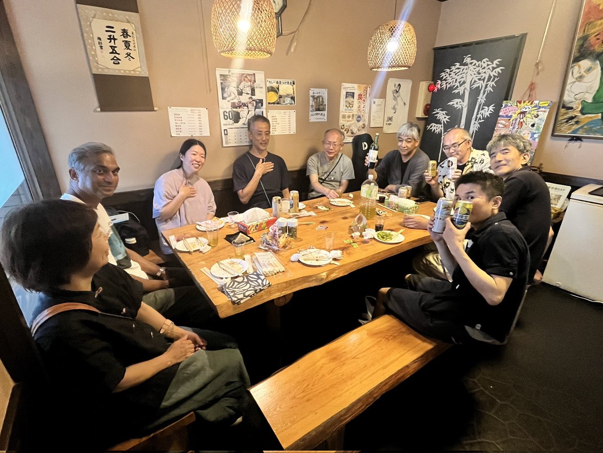 TyoCurlingClub's tweet photo. カーリングの試合の後は、お楽しみの懇親会です。
カーリングを愛する仲間として、楽しい会話が弾みます🥌

#アフターカーリング
#ここから生まれるニューチームも？ https://t.co/1s6kOU1oeB