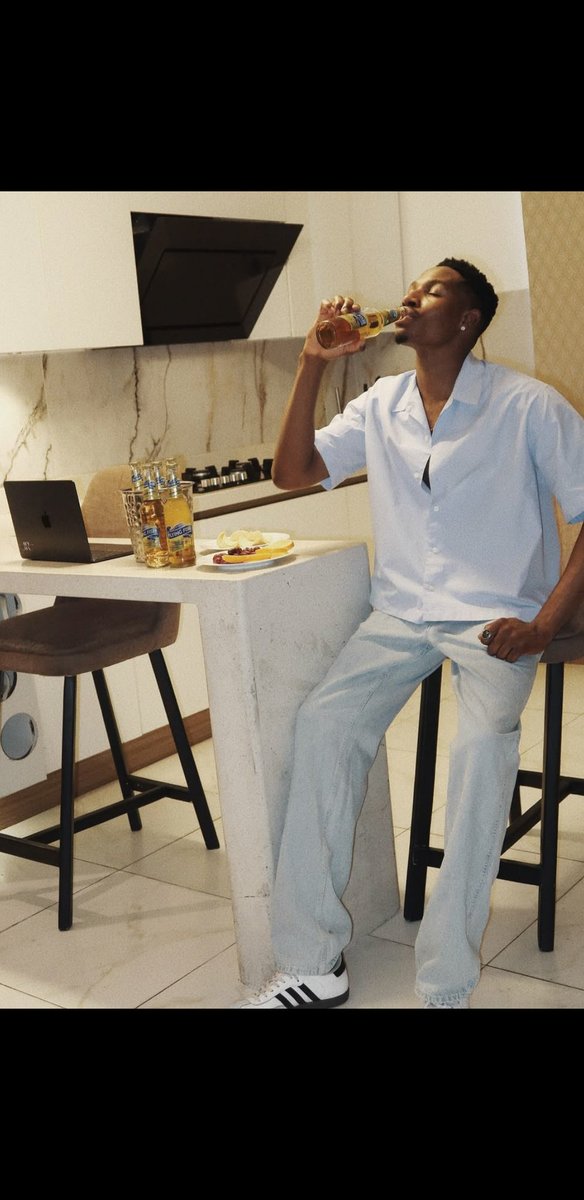 Enjoy your weekend with a chilled bottle of Flyingfish premium beer 🍺.

#Kanagajnr 
#flyingfishng 
#BBNaijaS10 
#BBNaija