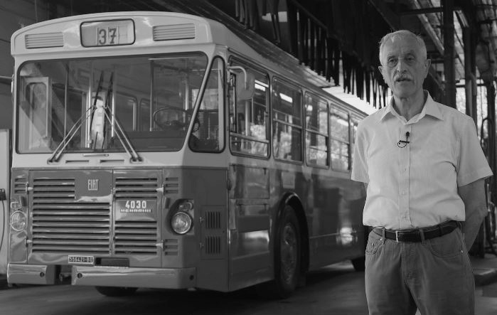 2 agosto 1980: per 24 ore l'autobus 4030 della linea 37 fu trasformato in carro funebre. Quel giorno l'autista Agide Melloni trasportò, fino a tarda notte, le salme e i resti dei defunti dalla stazione all'obitorio. #2agosto1980 #Bolognanondimenticare #2agosto