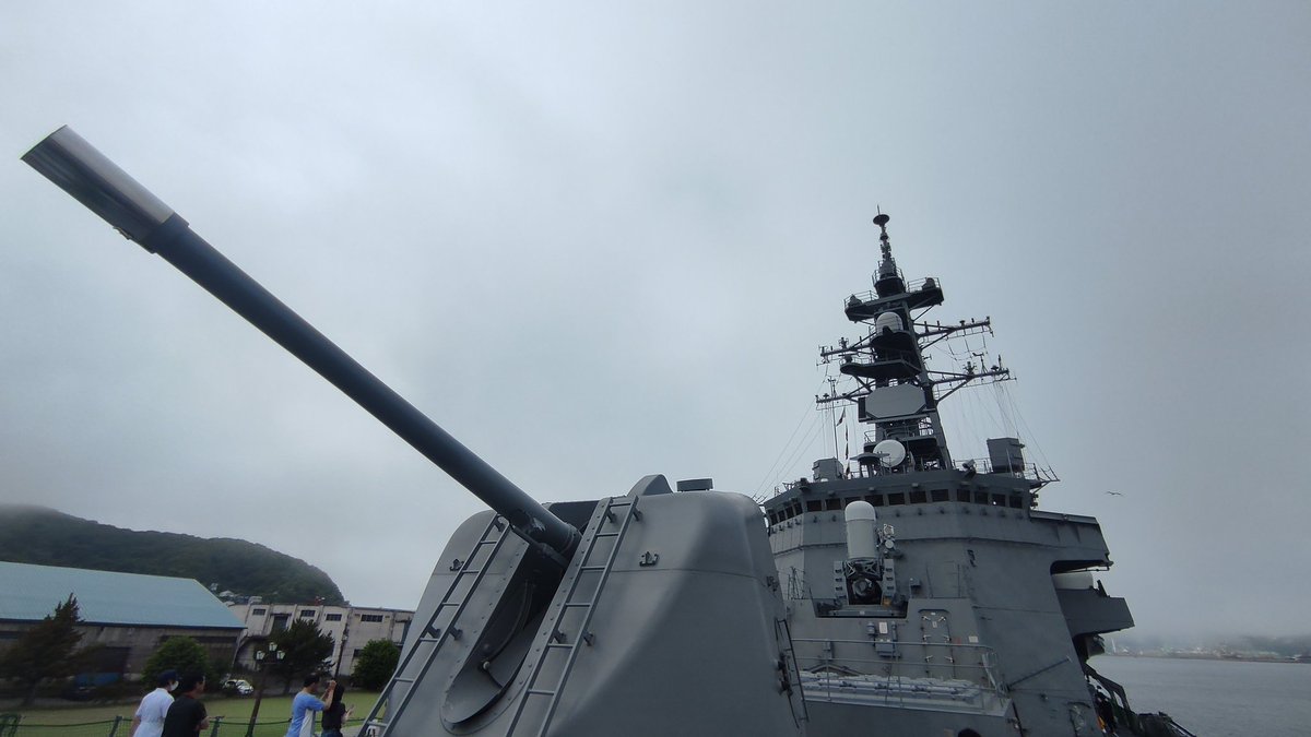 motocompo3's tweet photo. 青森県大湊から室蘭港に護衛艦まきなみがキタ～！威風堂々としてカッコいい https://t.co/lVPjWhlHcy