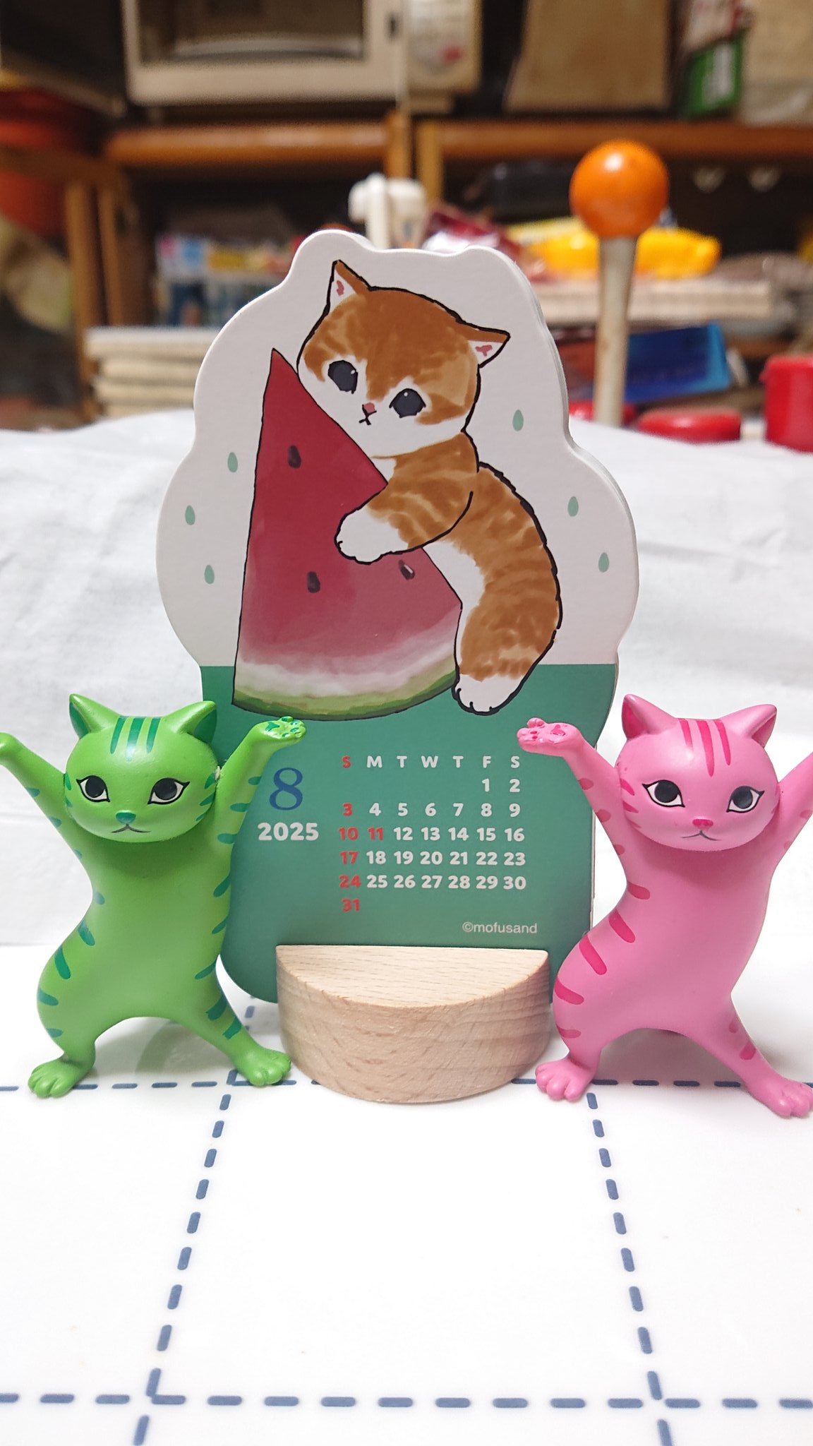 メルカリで24時間以内に売れなければ300円❗️「みんな待ってる花猫ニャンコ」 猫と金魚 ☆ハチワレと金魚(白に赤) - メルカリ