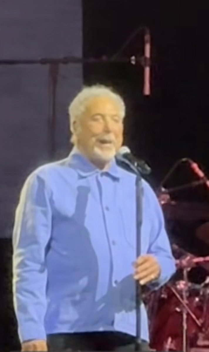 uppy1969's tweet image. Fantastic Friday evening Horse racing at #Newmarket 3 winners from 6 races too 🐎 also after 2 hours of Sir Tom Jones performing, absolute legend and what a voice at amazing 85 years old! 👏 #TomJones #HorseRacing #Delilah #SexBomb #ItsNotUnusual #WhatsNewPussycat #SirTomJones