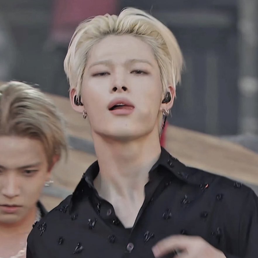 nikilves's tweet image. NI-KI WHAT THE FUCK

#WALKTHELINE_IN_JAPAN