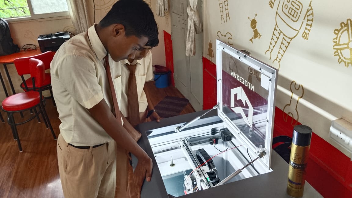 moineeorg's tweet image. 🔧✨ Turning Ideas Into Reality

Students in govt schools are designing &amp;amp; #3Dprinting real objects through our #RoboticsLab intervention, building #STEM skills that go beyond textbooks.
From digital designs to tangible creations, the #future is in their hands.

 #MoineeFoundation