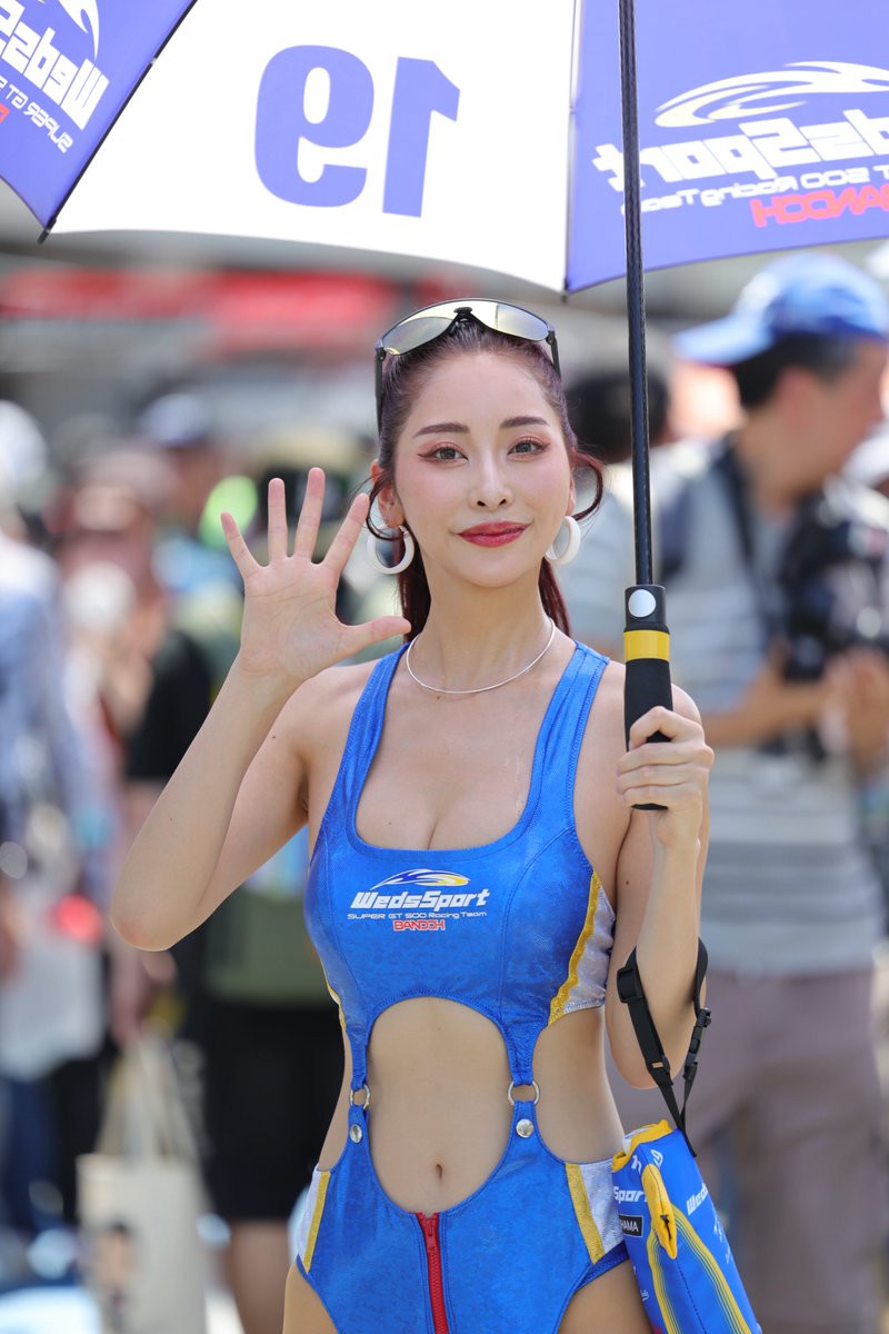 boryokusyaryo's tweet image. SUPER GT ROUND 4 
FUJI GT SPRINT RACE
8/2 （SAT）
ピットウォークにて南真琴さんを撮影📷
綺麗過ぎて神々しいですね😍
#SUPERGT #富士スピードウェイ 
#南真琴 @makoto_minami
