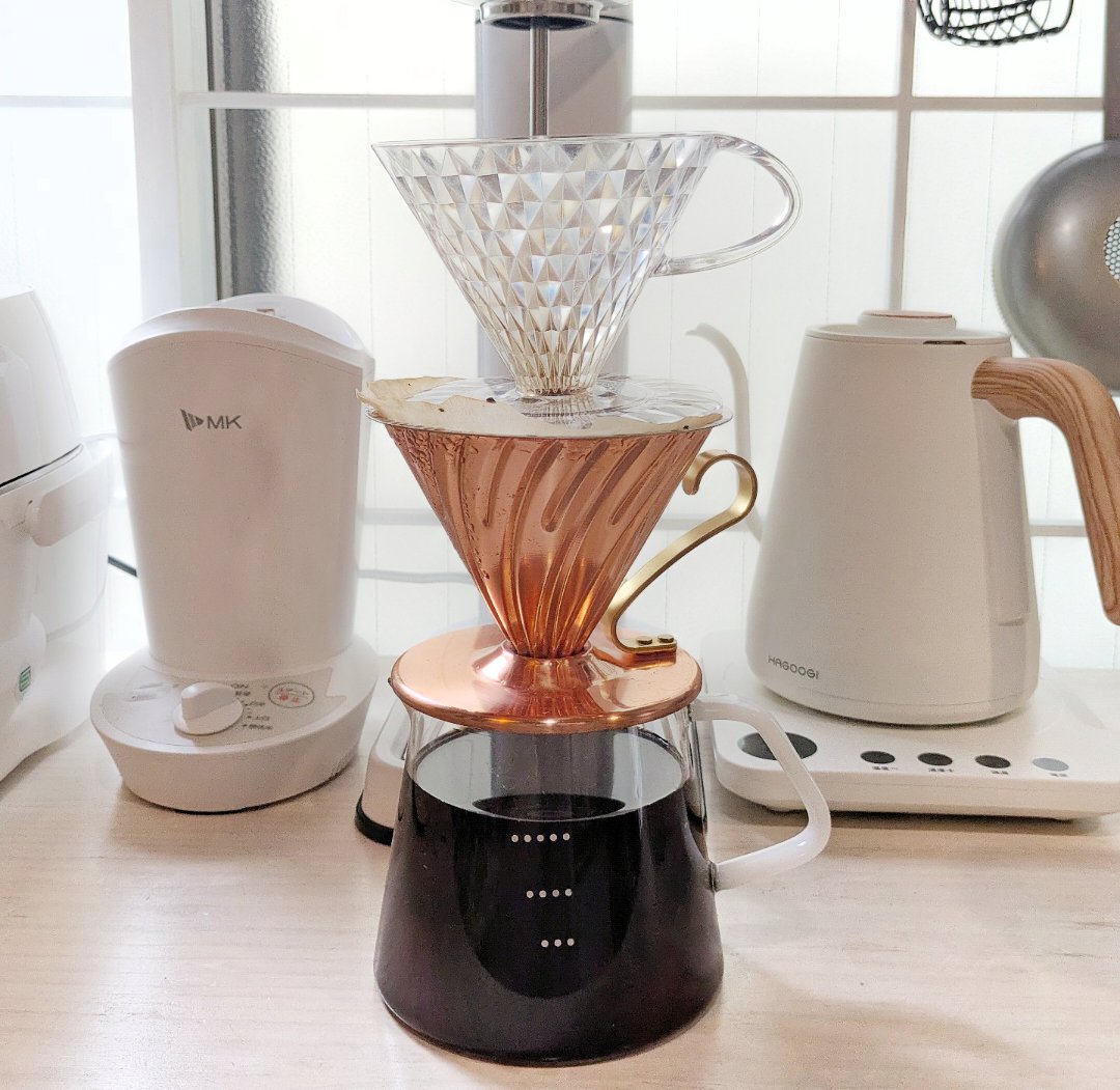 夜寝る前に、氷出しコーヒーを仕込んだ。粕谷哲さんのレシピ。急冷で淹れるより、まろやかでフルーティさが出る。
youtu.be/HDmhY5adR3s?si…
水出しコーヒーは川野優馬さんのレシピでよく仕込みます。
youtu.be/sApoh2ojzDE?si…