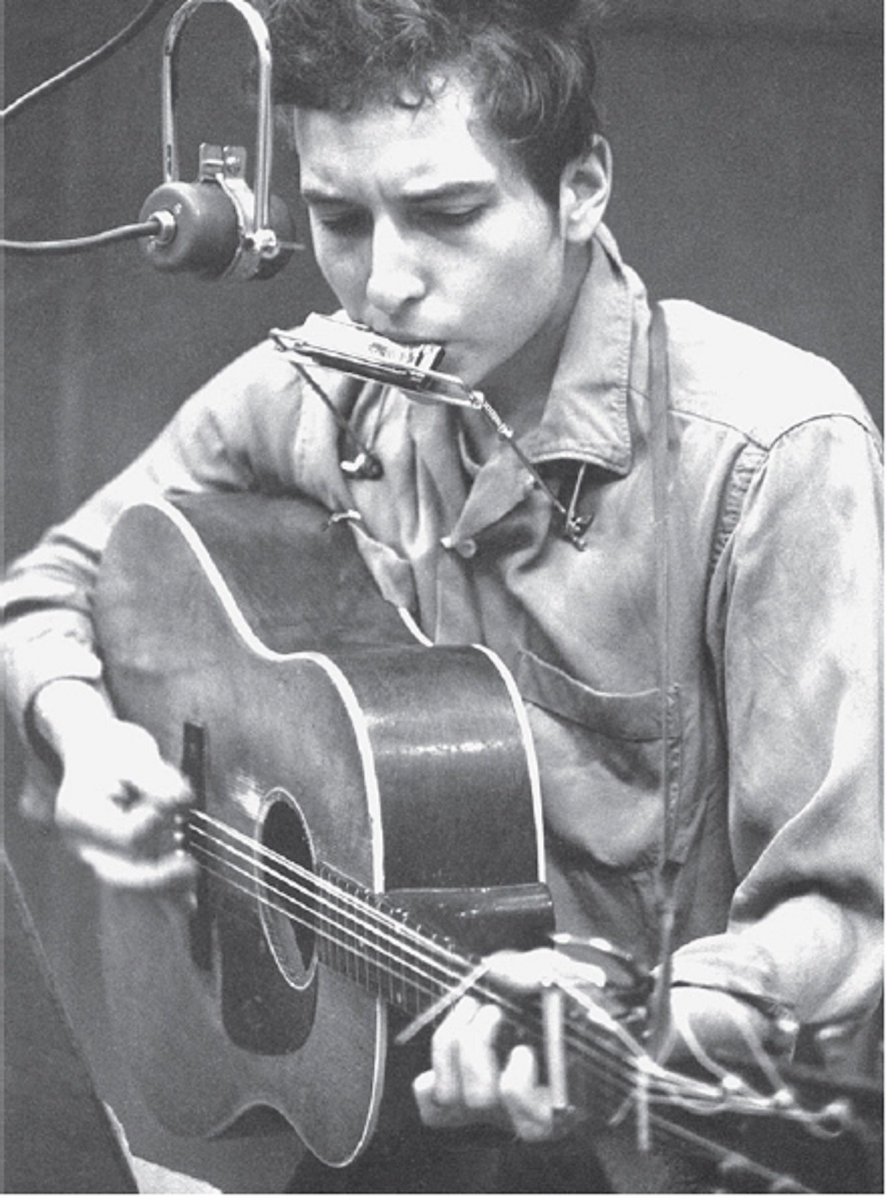 Juillet 1962, un jeune chanteur enregistre "Blowin' in the Wind", avec des textes évoquant la paix dans le monde et les droits des minorités
2 août 1962,Robert Allen Zimmerman change de nom et prend officiellement le nom de Bob Dylan.
#bobdylan  youtu.be/vWwgrjjIMXA?si…