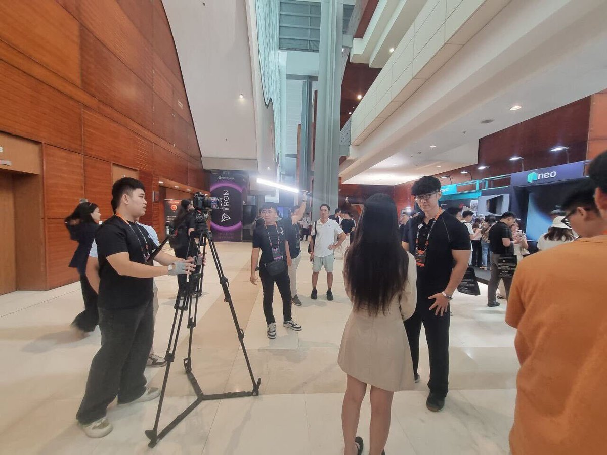 MantaNetwork's tweet photo. @superanonymousk, our co-founder got interviewed by VTV TheheMoi 🎤 https://t.co/QgFaN4LJjT