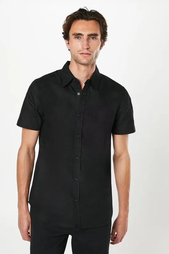 DealDoodle's tweet photo. Upgrade your summer style for less! 😎 Get the Burton Black Short Sleeve Oxford Shirt for just £13.75 (was £25.00) – that's a massive 45% off! Don't miss out. #BurtonMenswear #OxfordShirt #SummerSale 
👉https://t.co/GcEXLN557H https://t.co/JniDztA0lJ