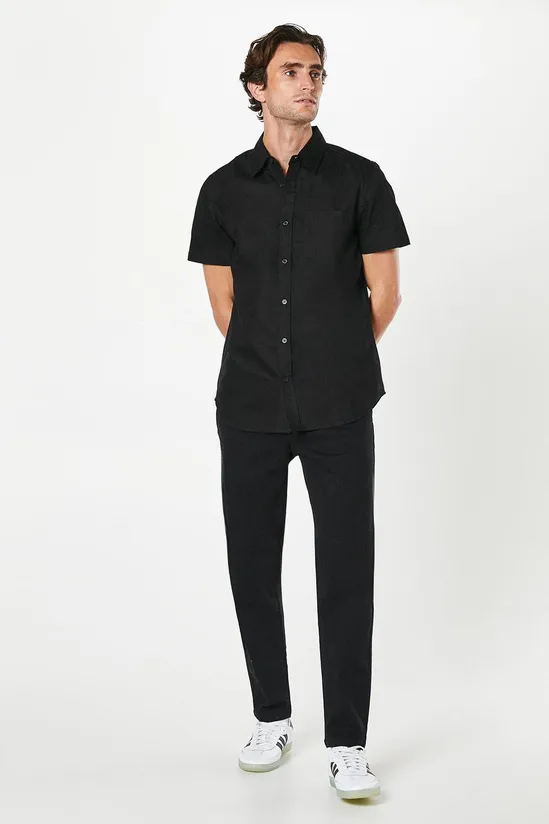 DealDoodle's tweet photo. Upgrade your summer style for less! 😎 Get the Burton Black Short Sleeve Oxford Shirt for just £13.75 (was £25.00) – that's a massive 45% off! Don't miss out. #BurtonMenswear #OxfordShirt #SummerSale 
👉https://t.co/GcEXLN557H https://t.co/JniDztA0lJ